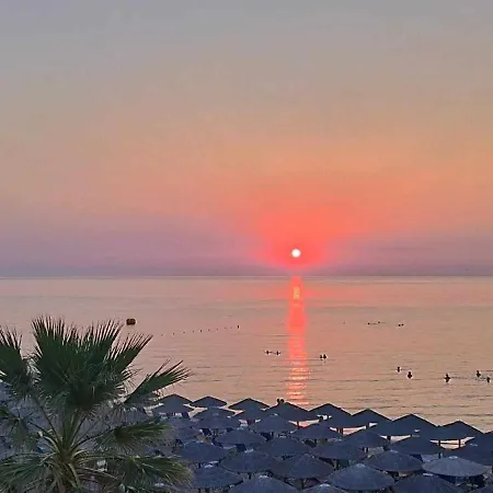 Beach Apartment Paralia شقة