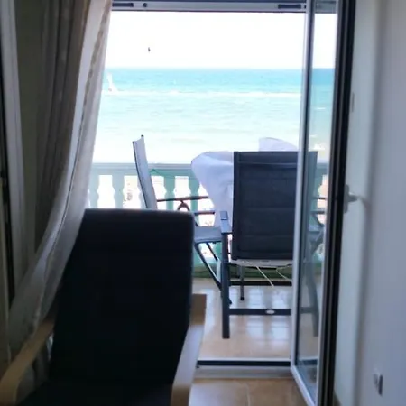 Beach Apartment Paralia شقة *
